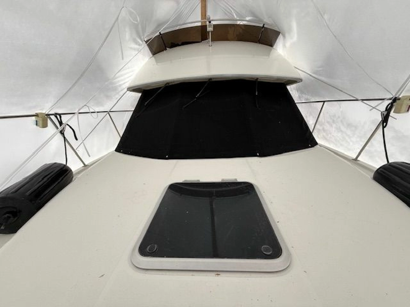 1995 Carver 325 Motor Yacht 32