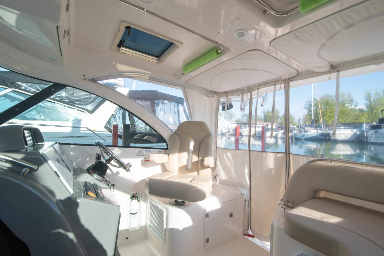2015 Pursuit 345 Offshore 34