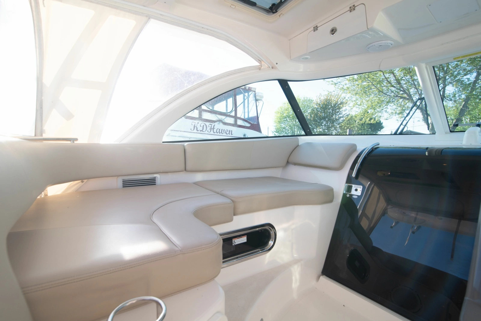 2015 Pursuit 345 Offshore 34