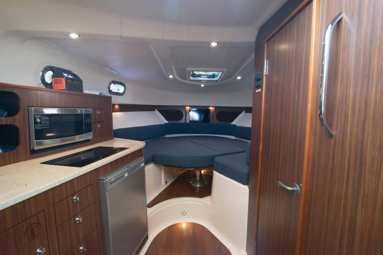 2015 Pursuit 345 Offshore 34