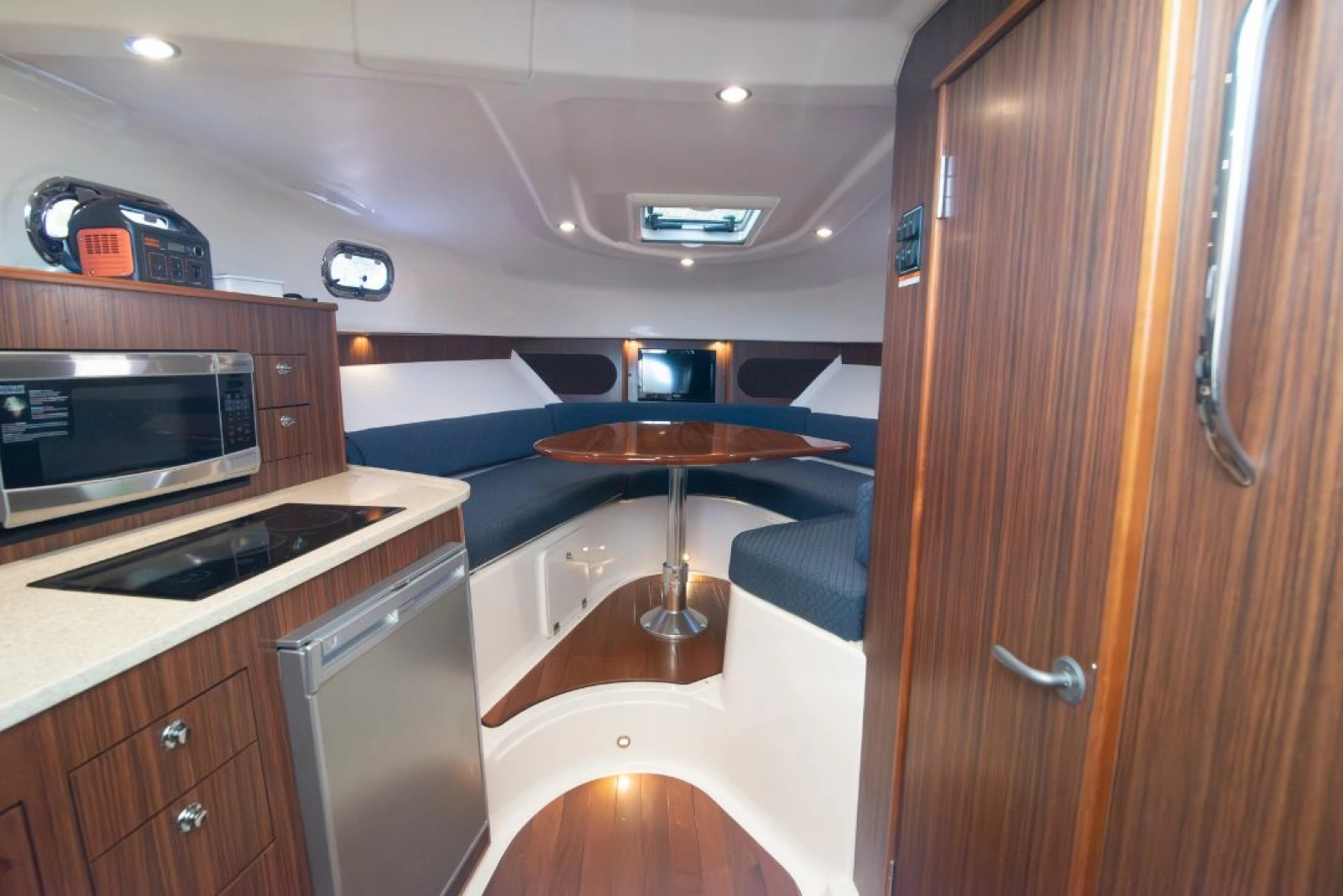 2015 Pursuit 345 Offshore 34