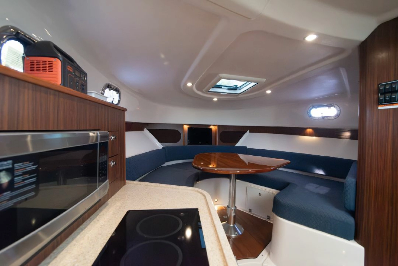 2015 Pursuit 345 Offshore 34