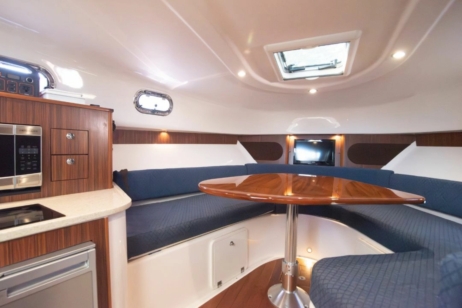 2015 Pursuit 345 Offshore 34