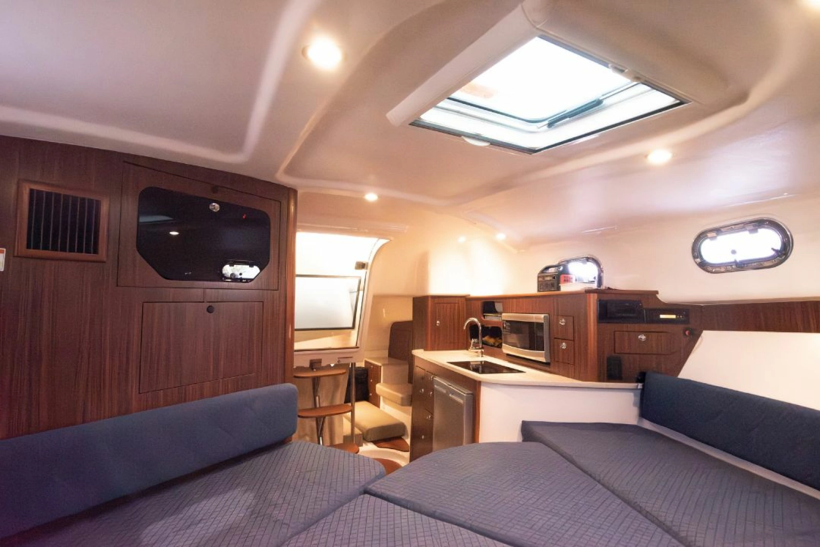 2015 Pursuit 345 Offshore 34