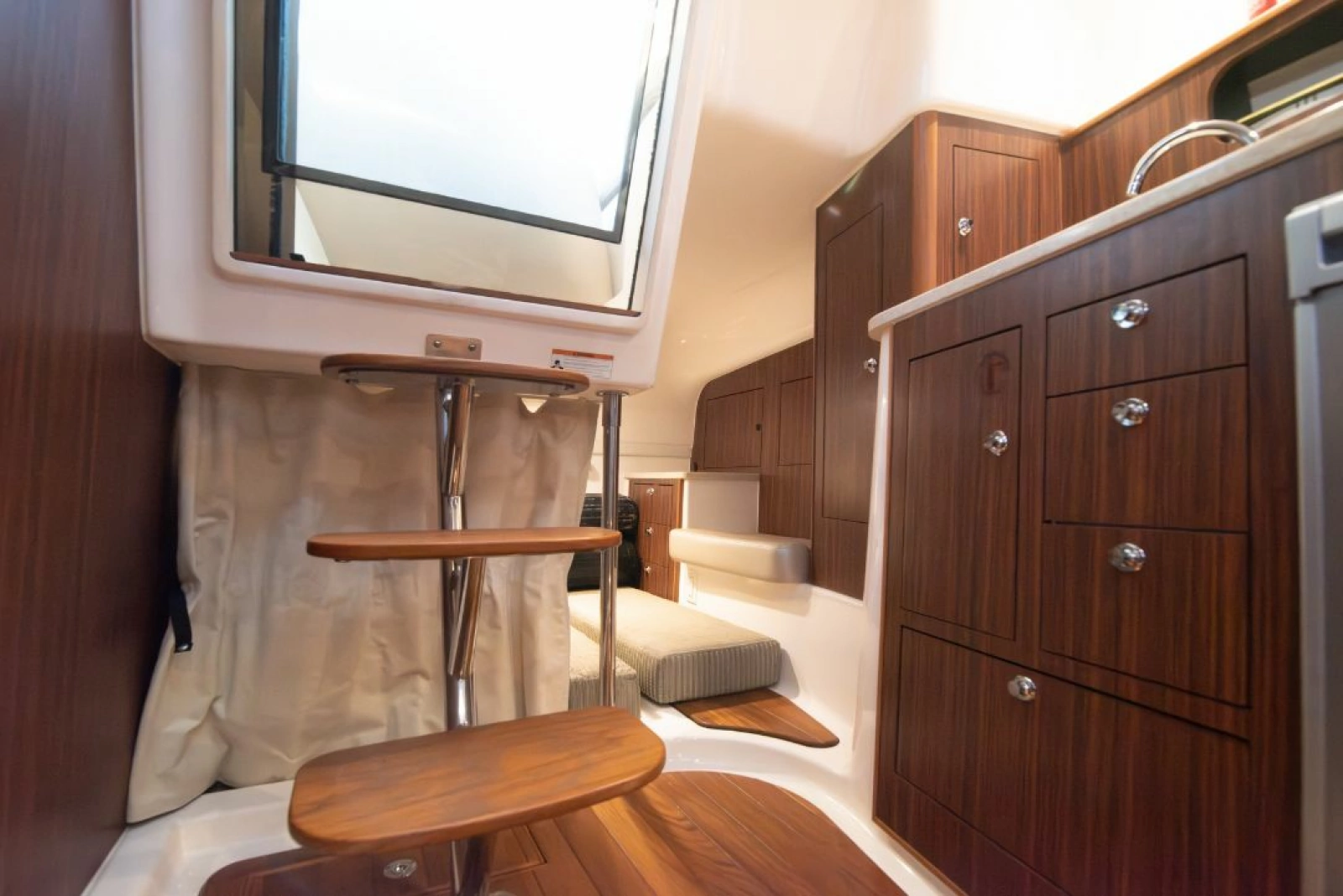 2015 Pursuit 345 Offshore 34