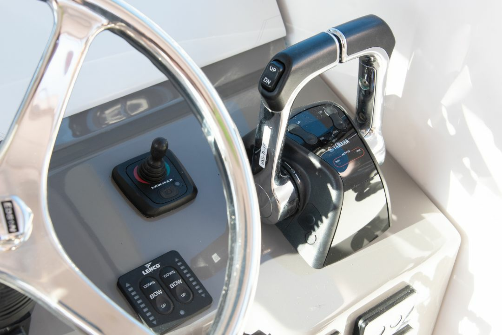 2015 Pursuit 345 Offshore 34