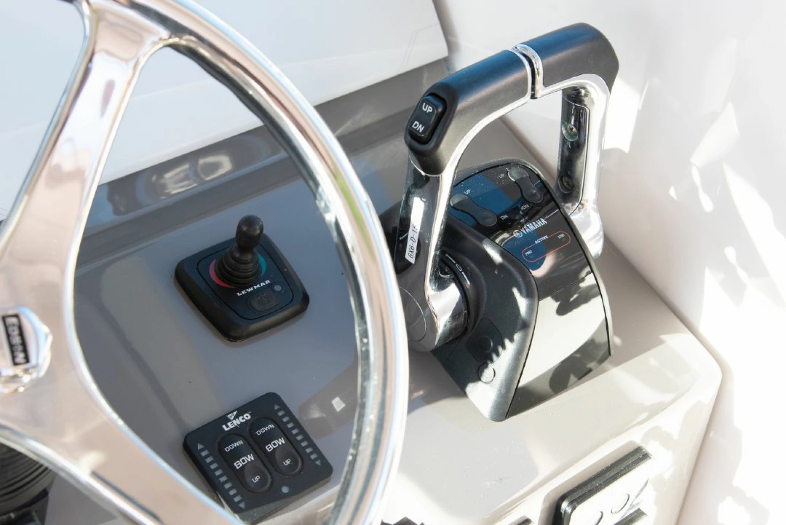 2015 Pursuit 345 Offshore 34