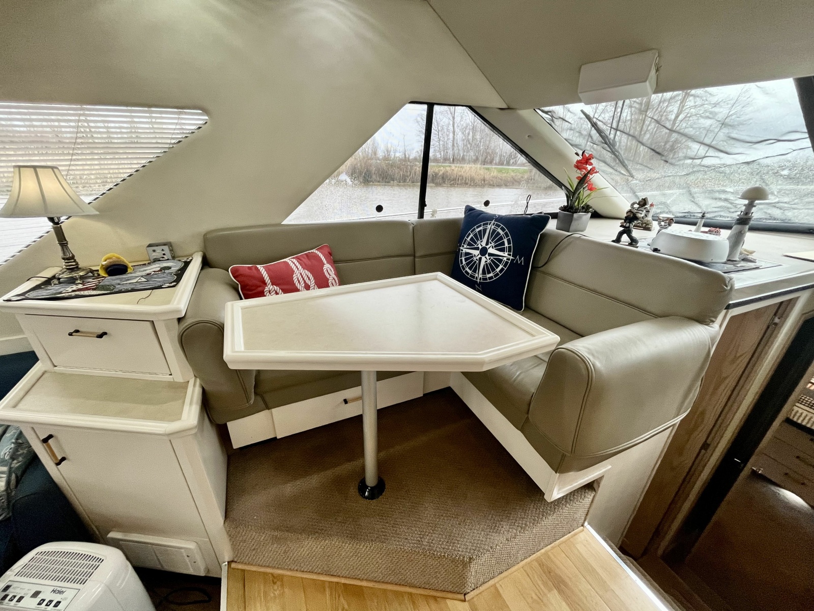 1996 Bayliner 3988 39