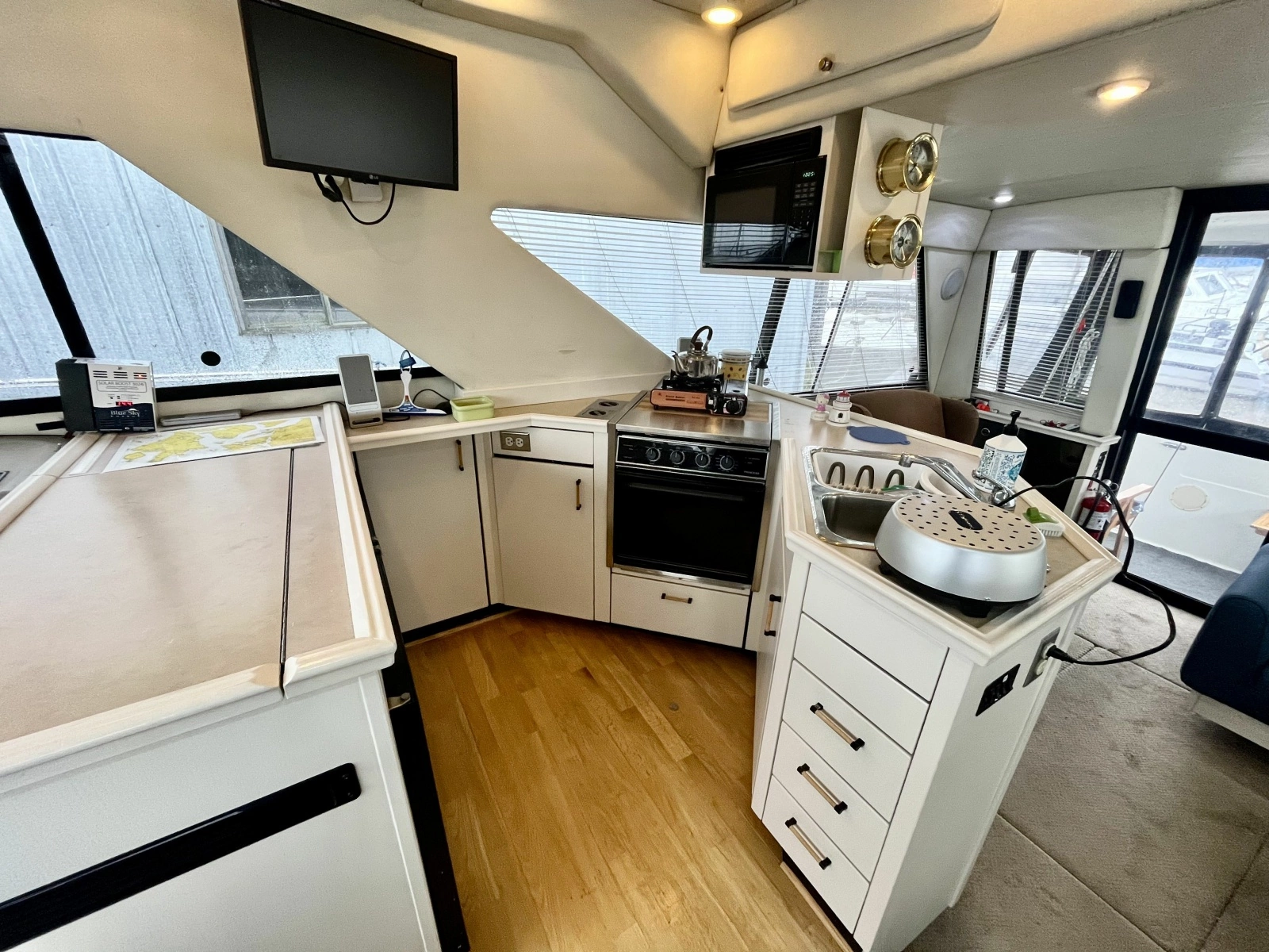 1996 Bayliner 3988 39