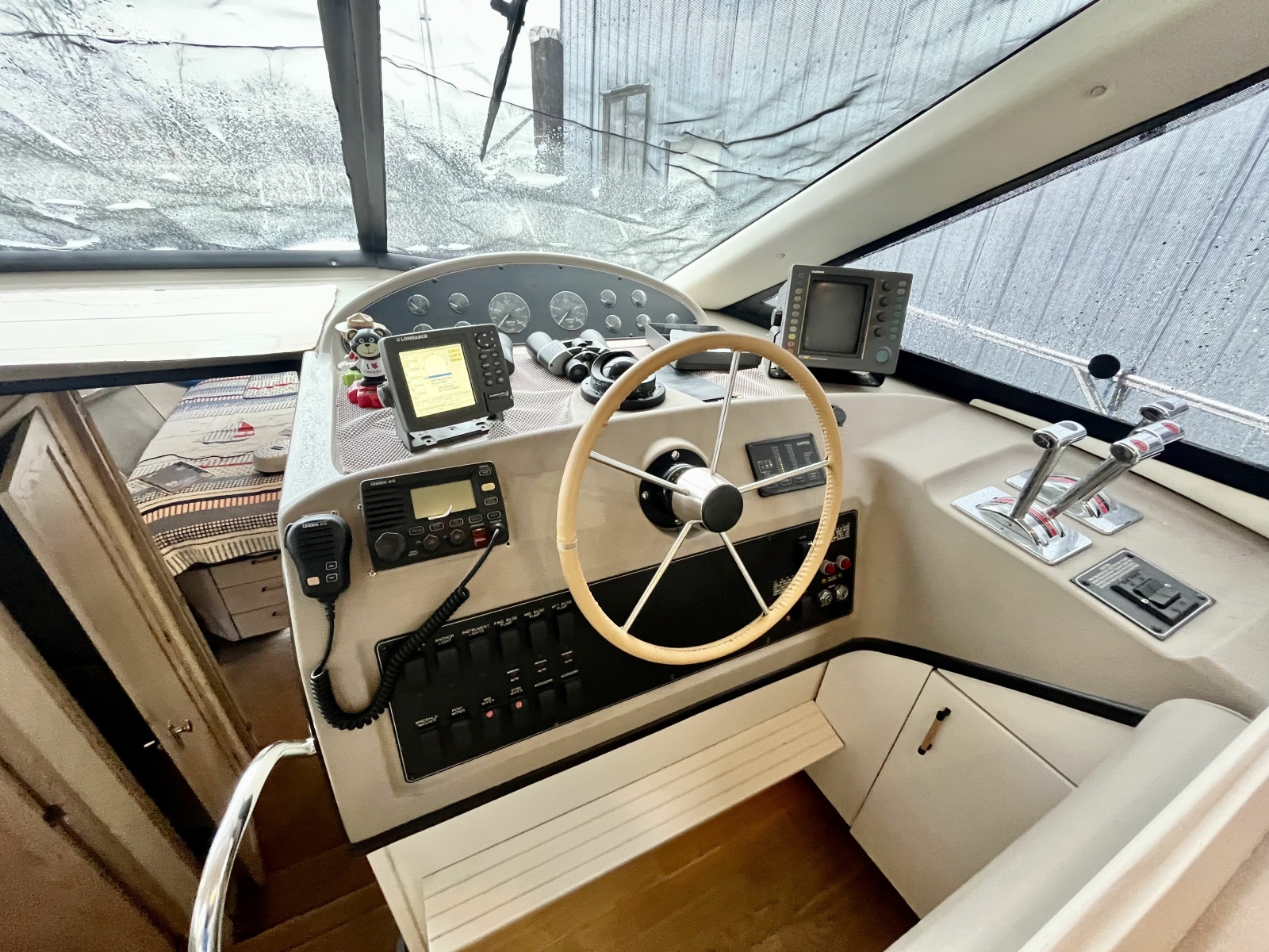 1996 Bayliner 3988 39