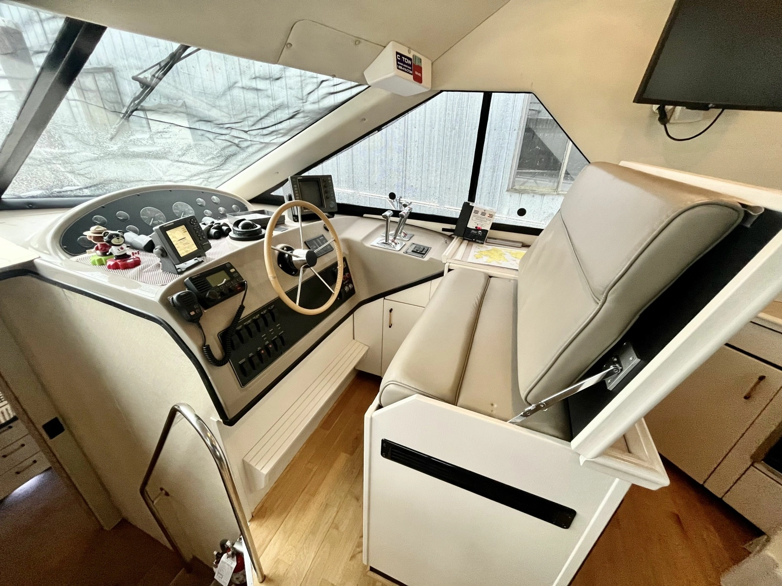 1996 Bayliner 3988 39