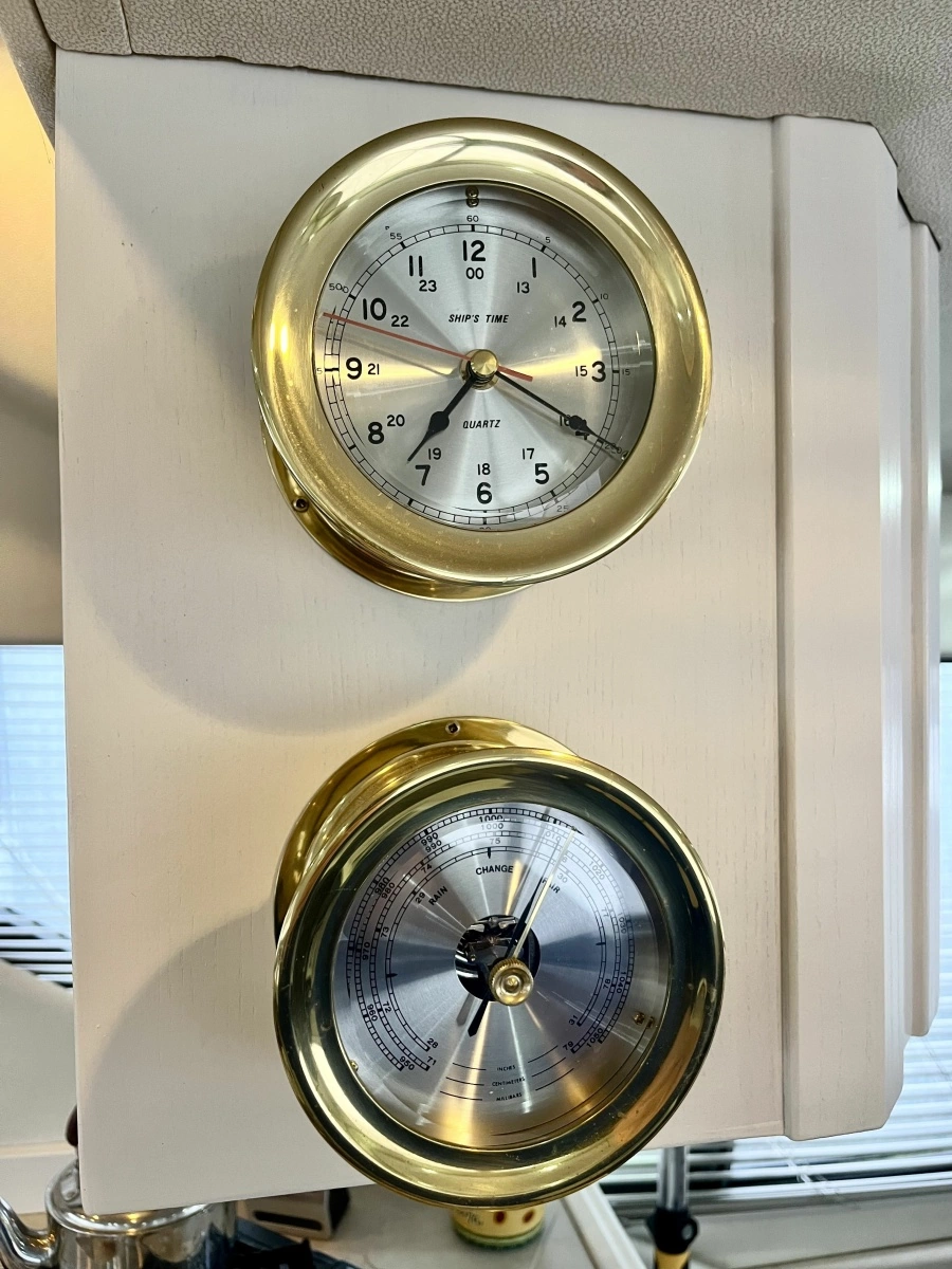 1996 Bayliner 3988 39