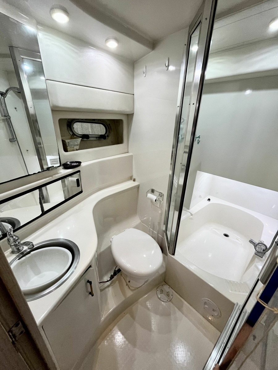 1996 Bayliner 3988 39