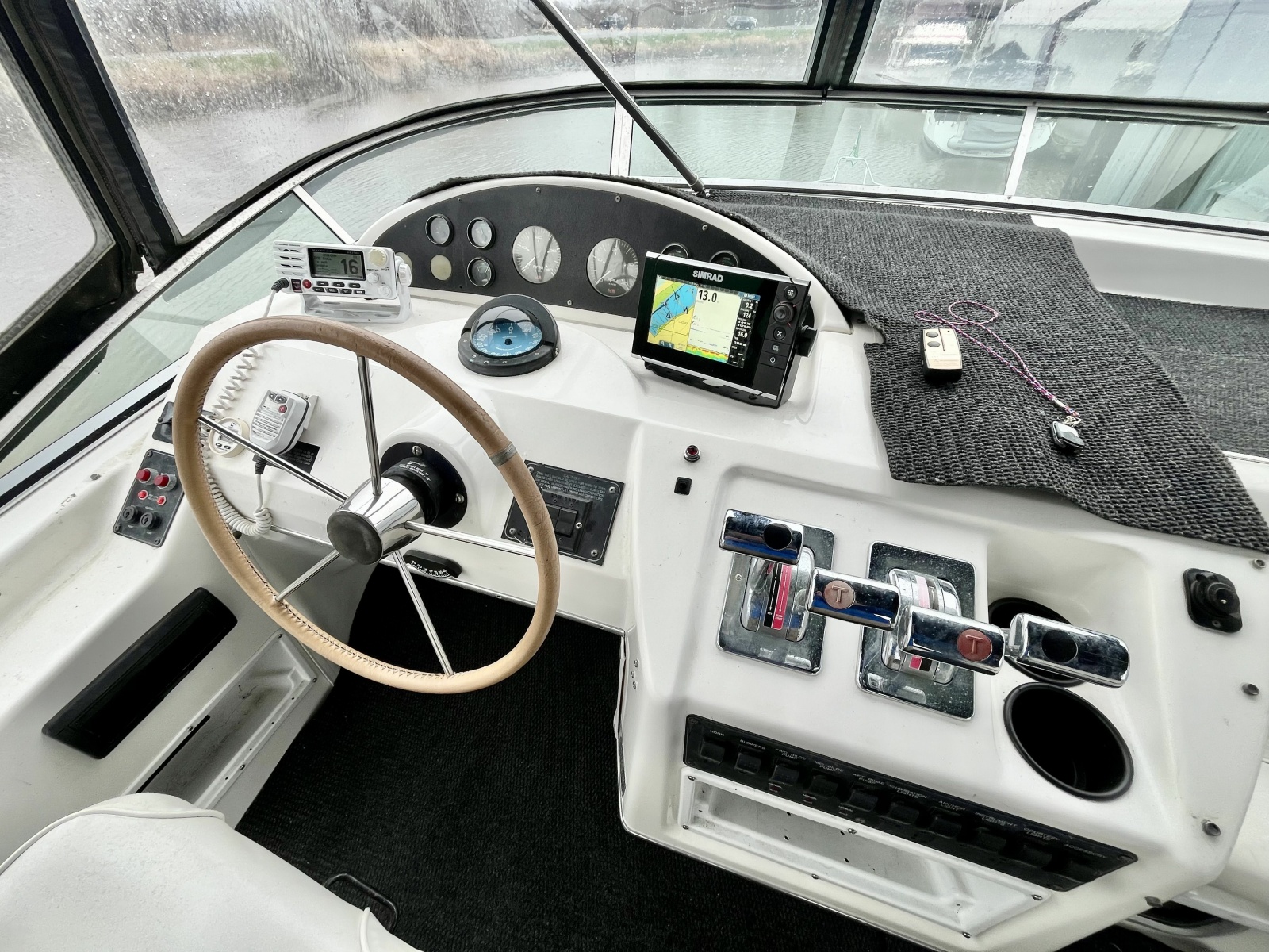 1996 Bayliner 3988 39