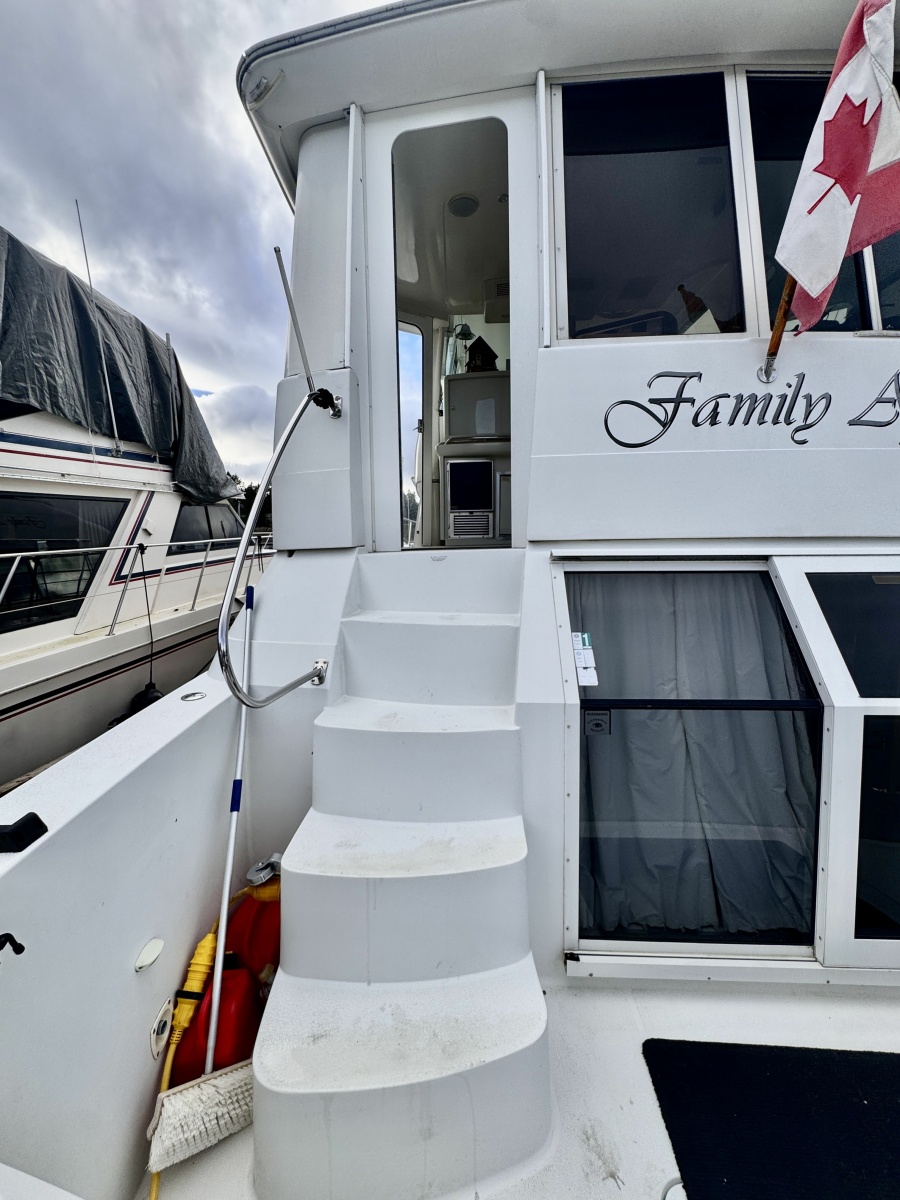 1997 Carver 500 Cockpit Motor Yacht 50