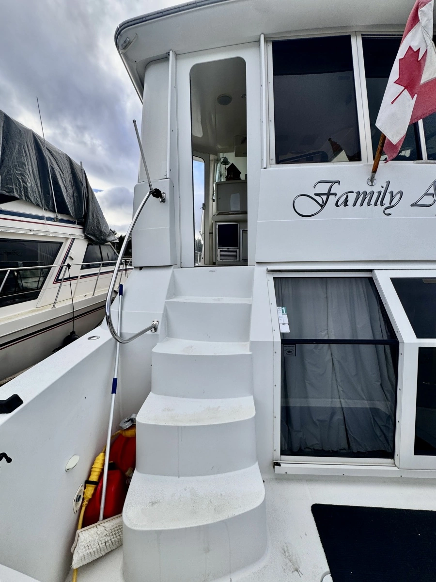1997 Carver 500 Cockpit Motor Yacht 50
