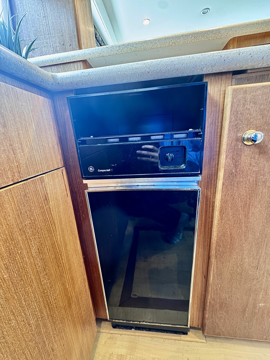 1997 Carver 500 Cockpit Motor Yacht 50