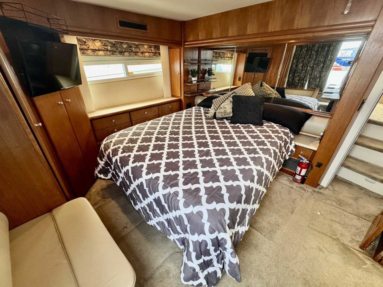 1997 Carver 500 Cockpit Motor Yacht 50