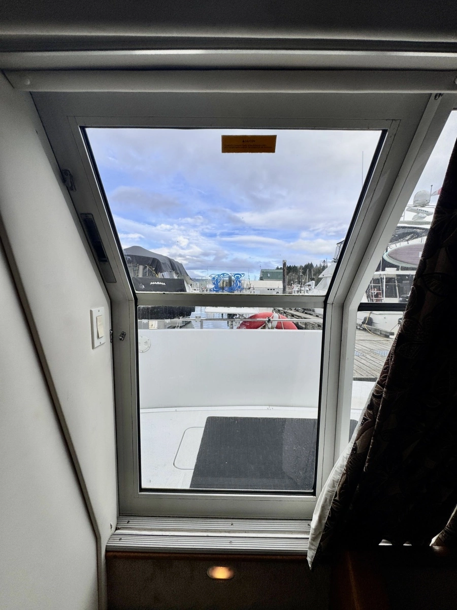 1997 Carver 500 Cockpit Motor Yacht 50