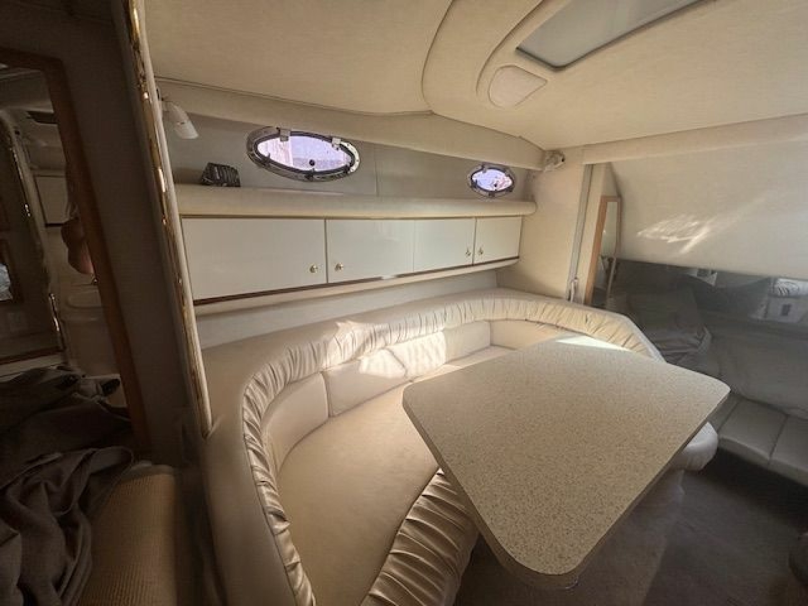 1997 Sea Ray 330 Sundancer 33
