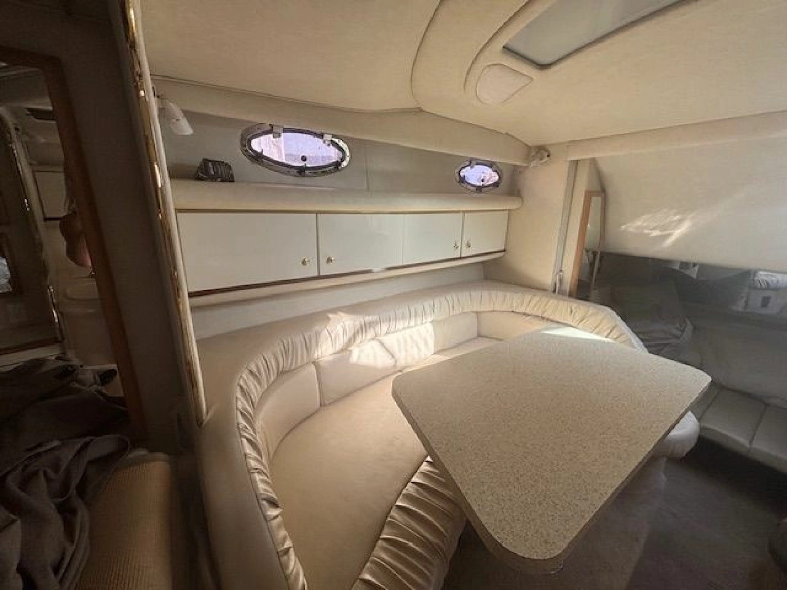 1997 Sea Ray 330 Sundancer 33