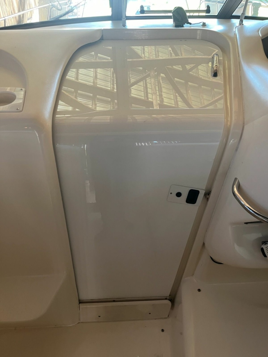 1997 Sea Ray 330 Sundancer 33