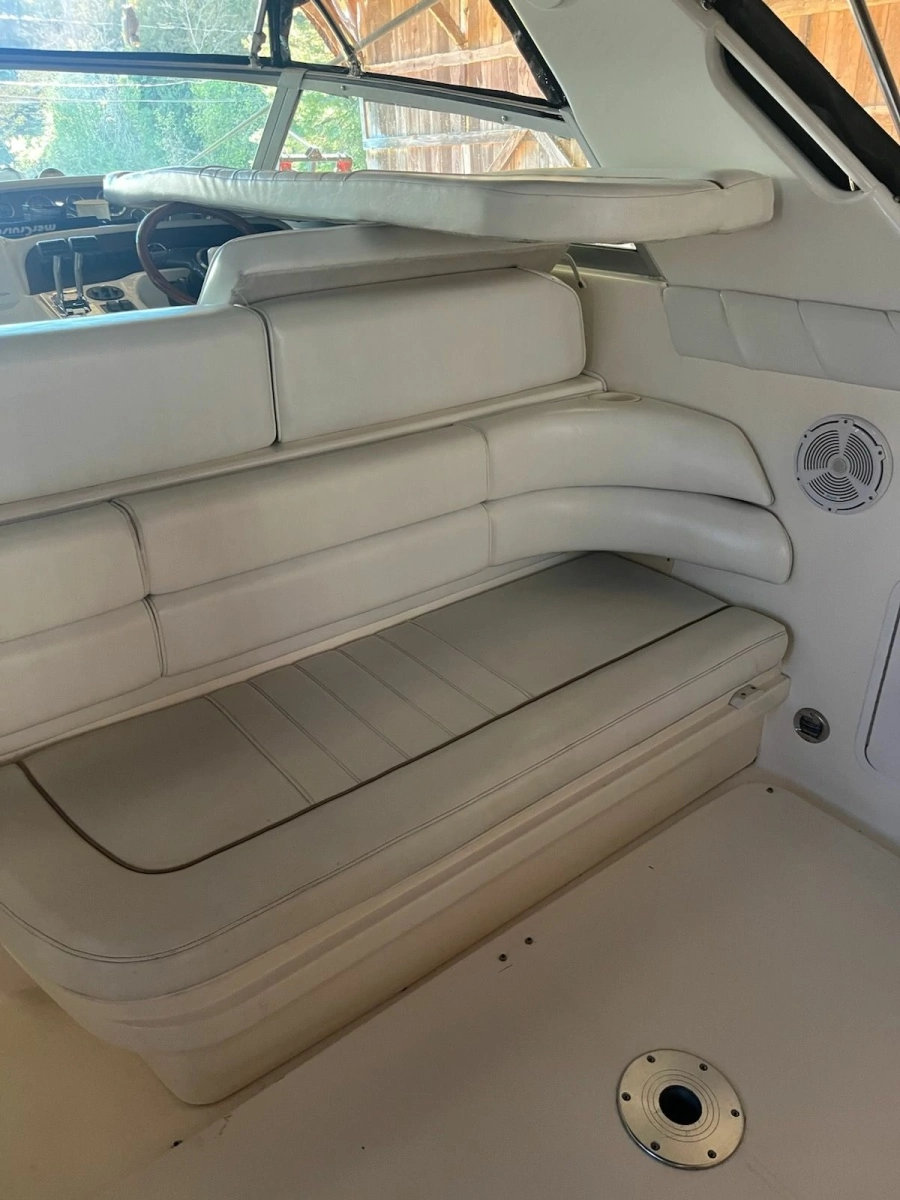 1997 Sea Ray 330 Sundancer 33