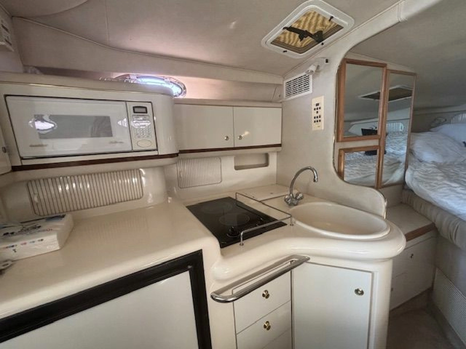 1997 Sea Ray 330 Sundancer 33