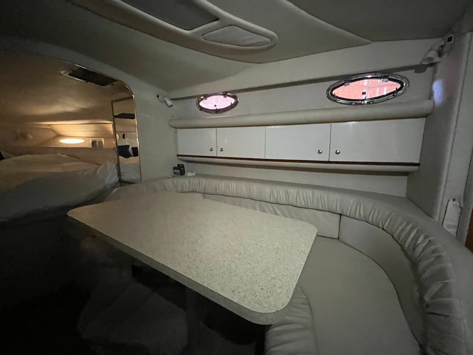 1997 Sea Ray 330 Sundancer 33