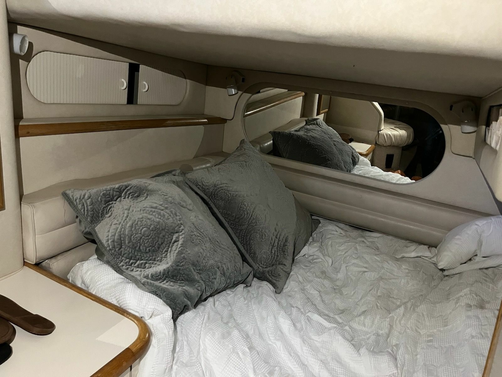 1997 Sea Ray 330 Sundancer 33