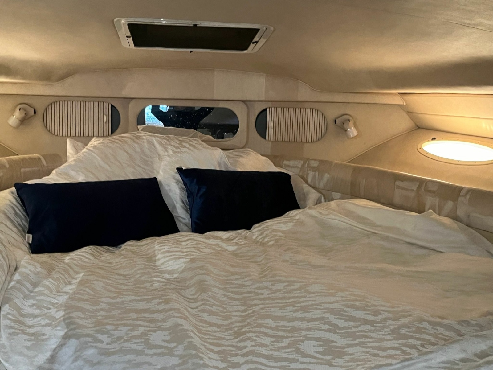 1997 Sea Ray 330 Sundancer 33
