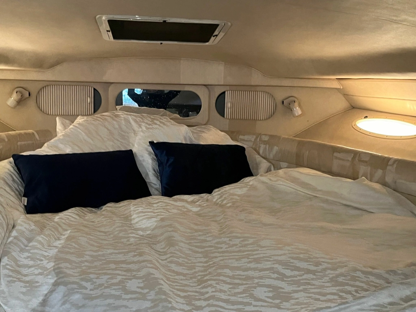 1997 Sea Ray 330 Sundancer 33