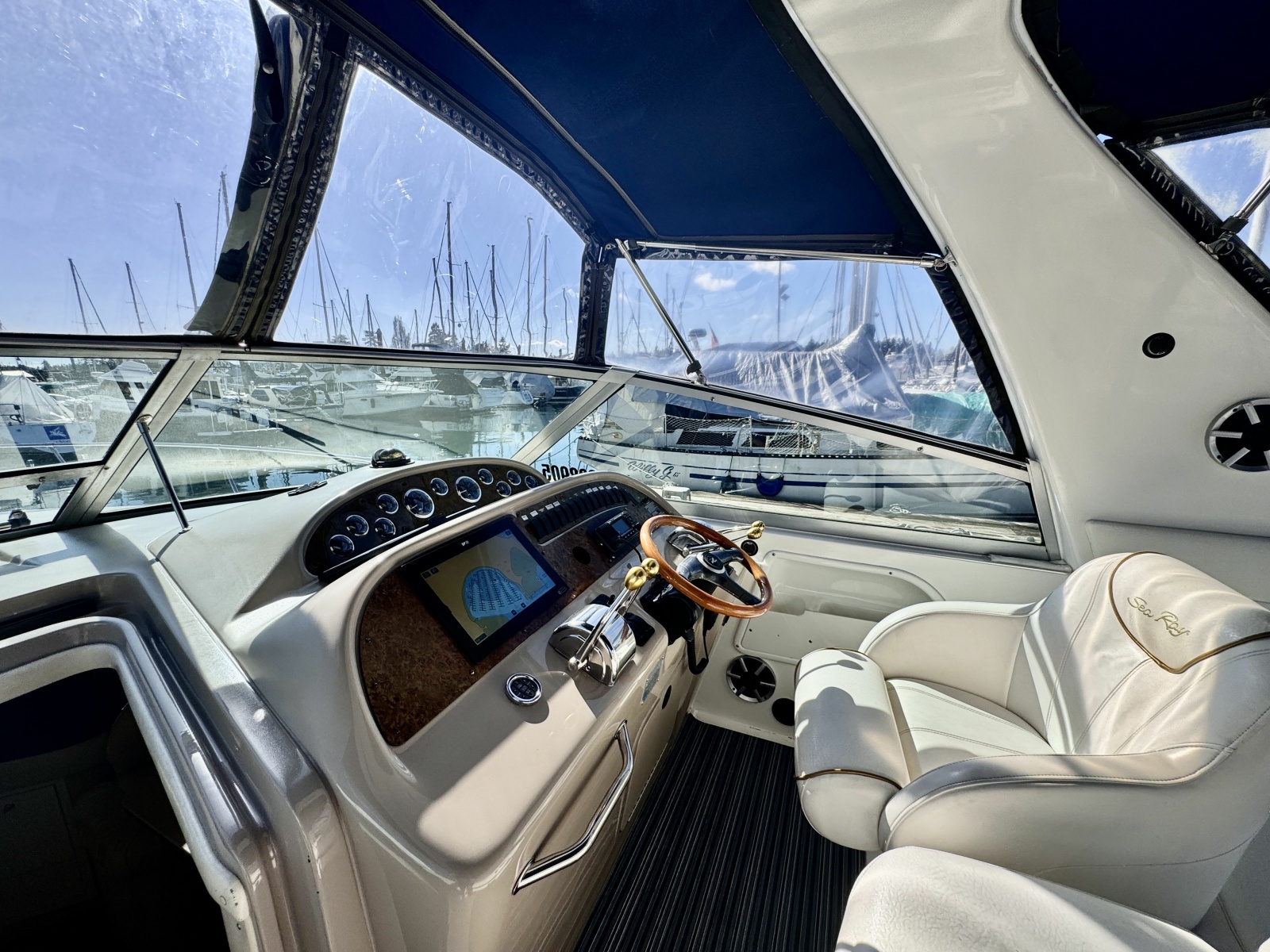 2000 Sea Ray 310 31