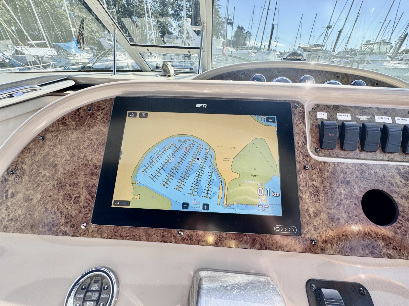 2000 Sea Ray 310 31