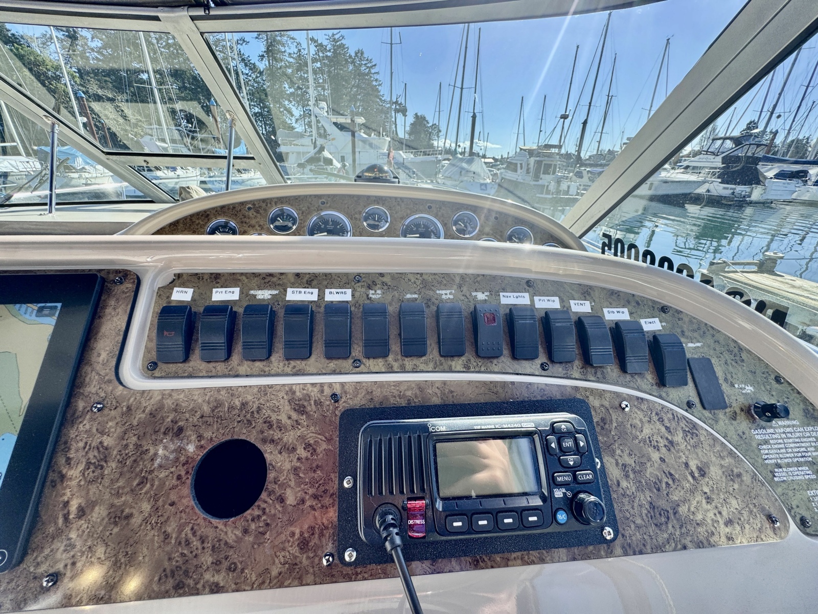 2000 Sea Ray 310 31