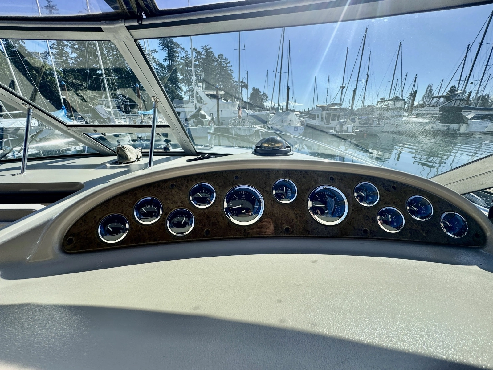 2000 Sea Ray 310 31