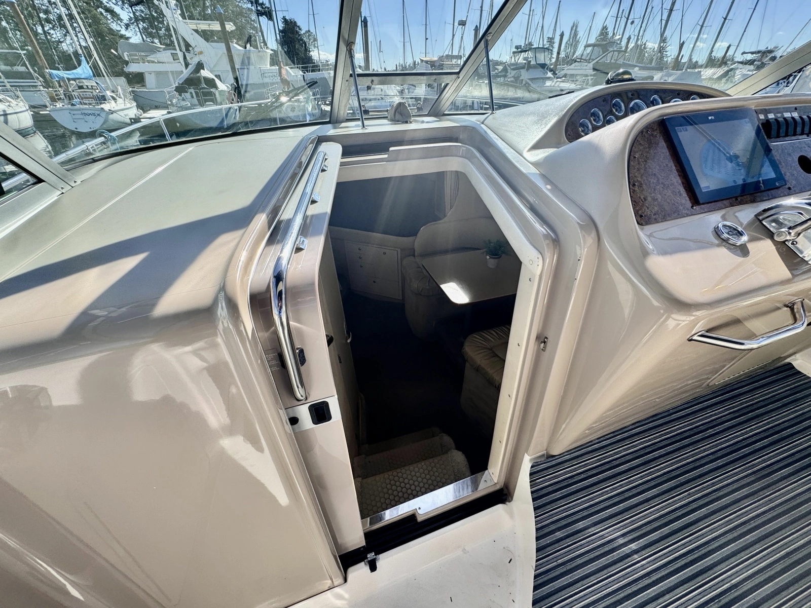 2000 Sea Ray 310 31