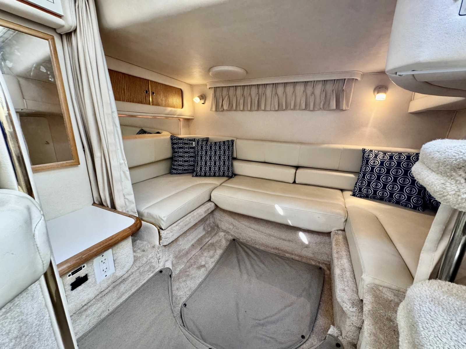 2000 Sea Ray 310 31