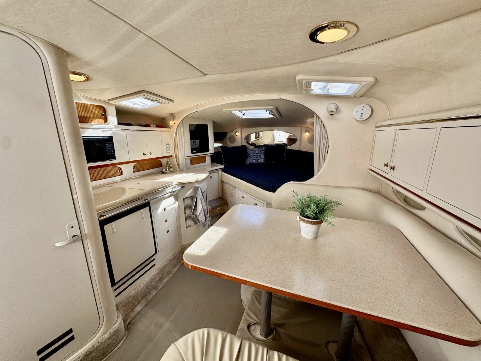 2000 Sea Ray 310 31
