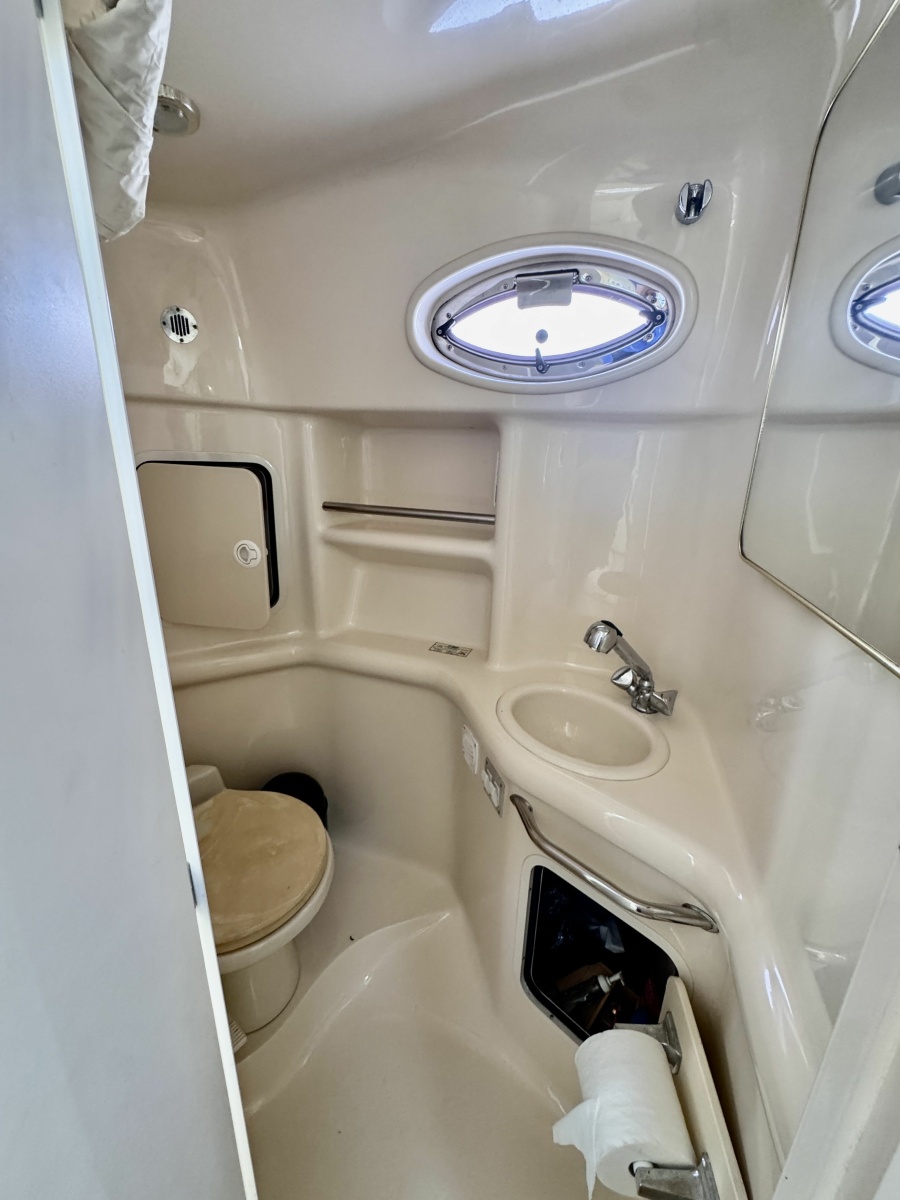 2000 Sea Ray 310 31