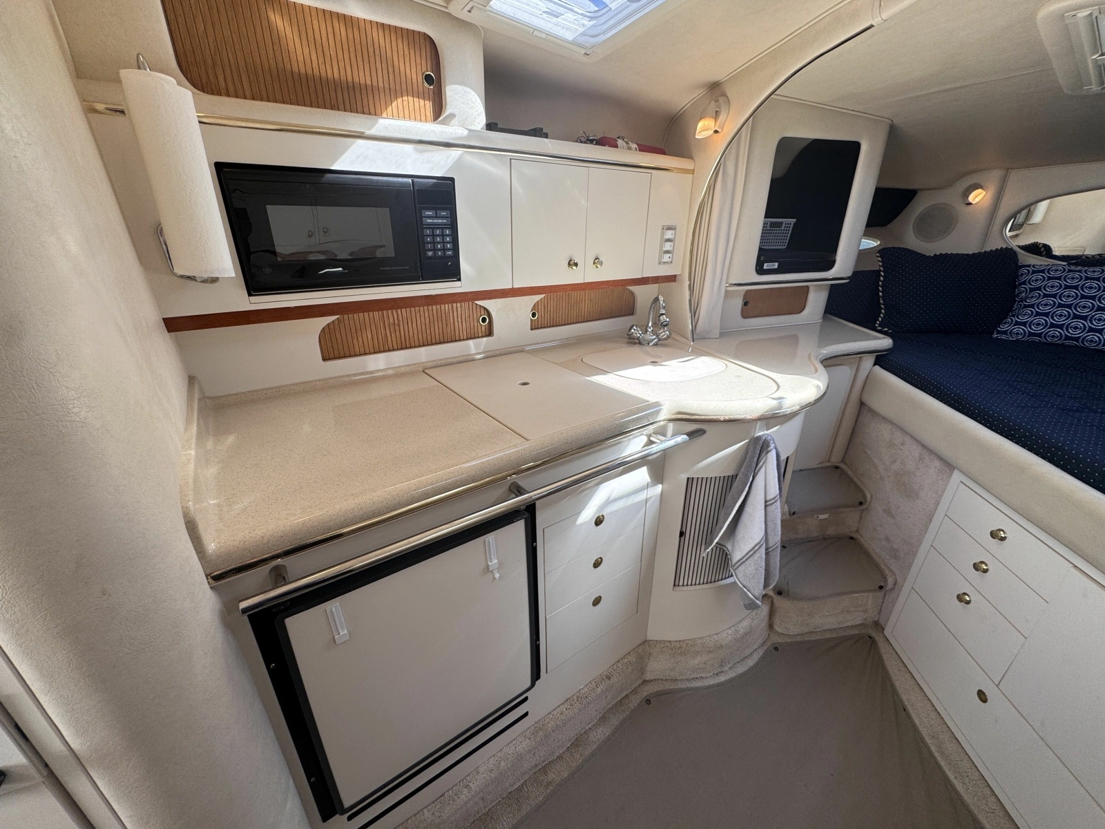 2000 Sea Ray 310 31