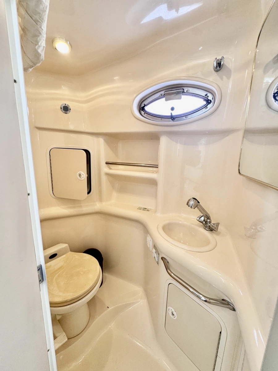 2000 Sea Ray 310 31