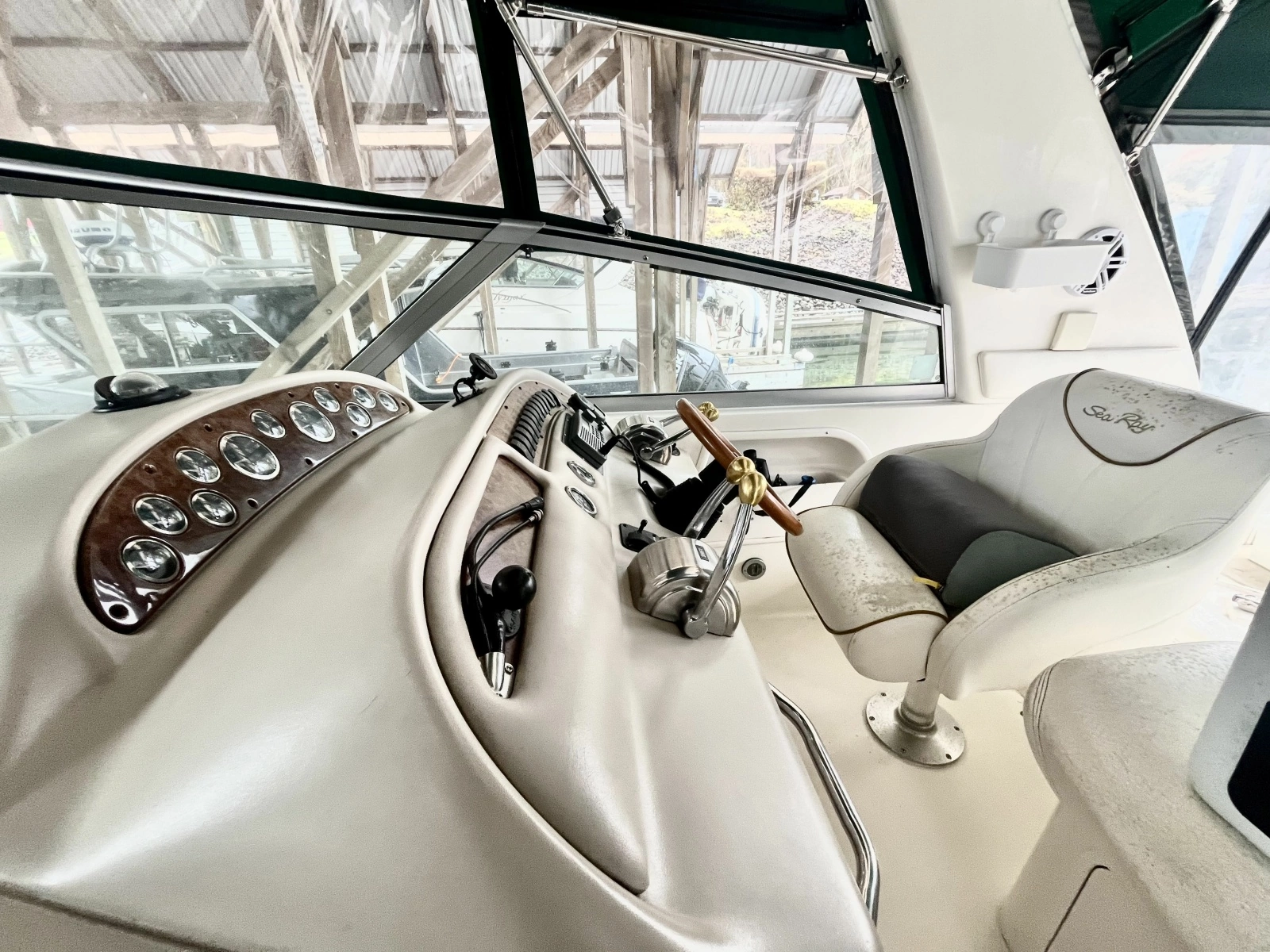 1999 Sea Ray 310 Sundancer 31