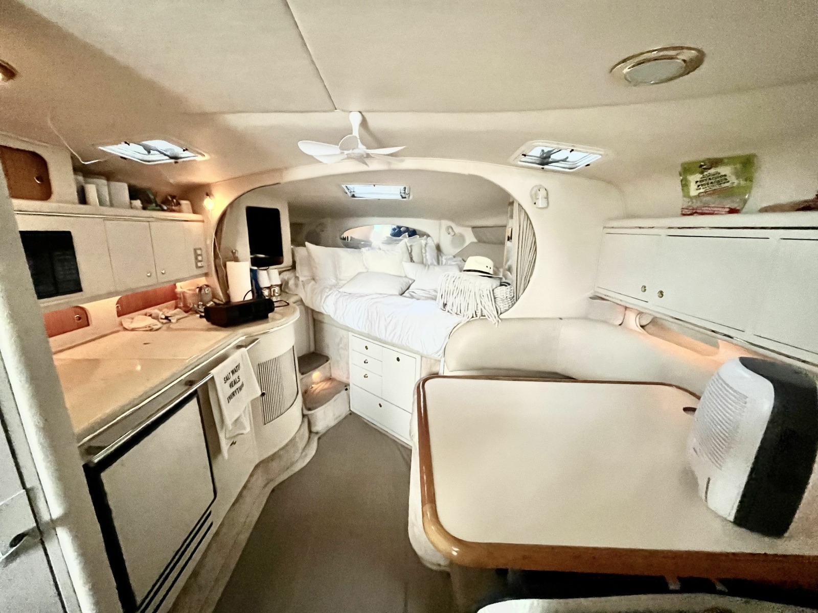 1999 Sea Ray 310 Sundancer 31
