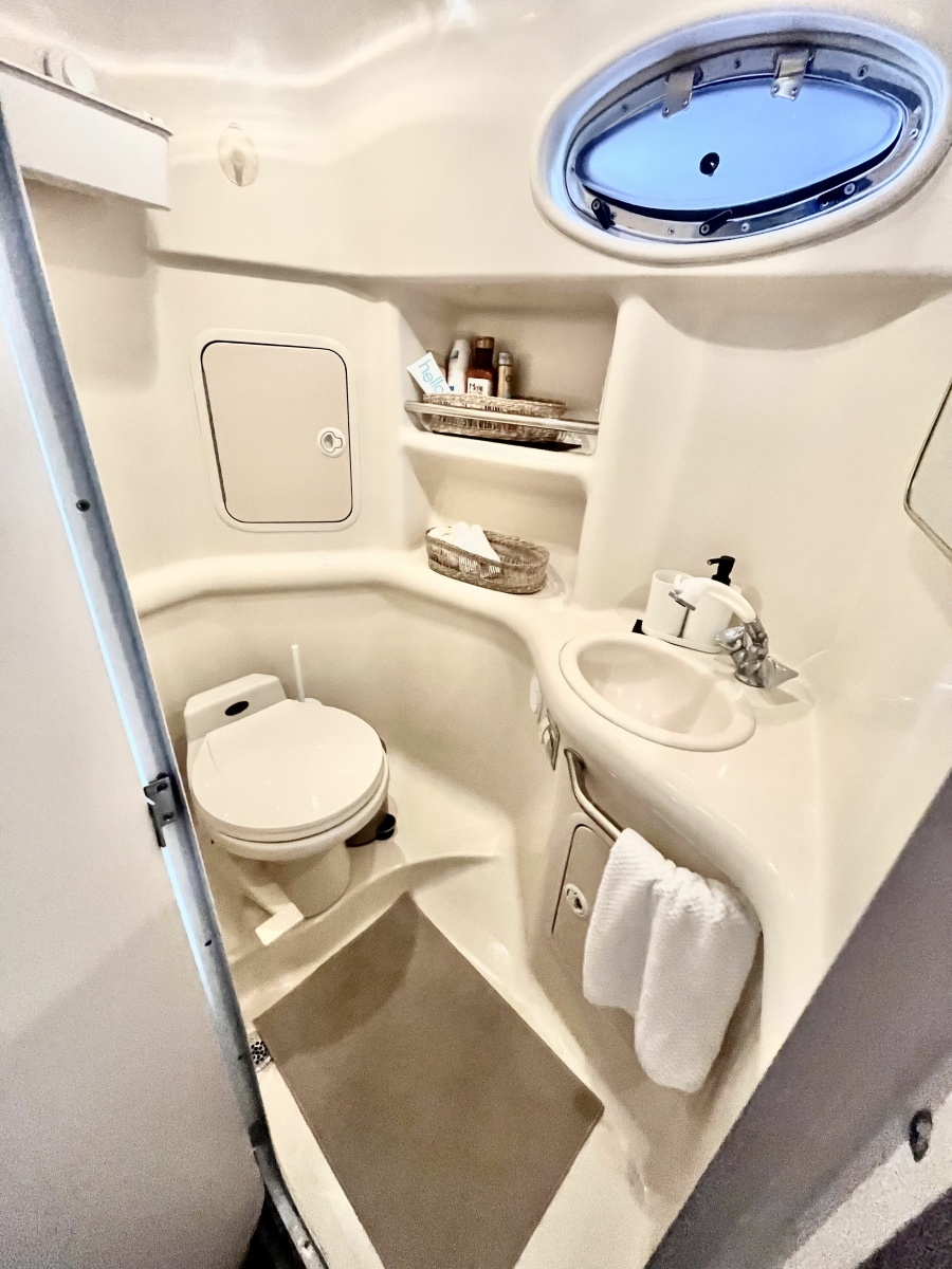 1999 Sea Ray 310 Sundancer 31