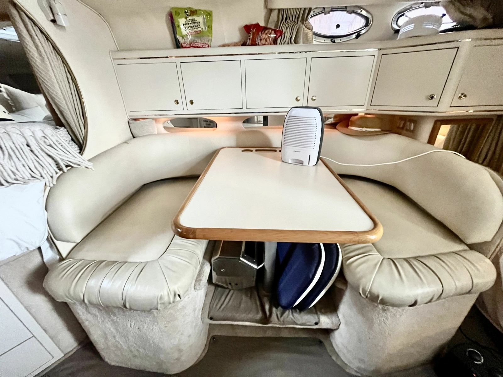 1999 Sea Ray 310 Sundancer 31