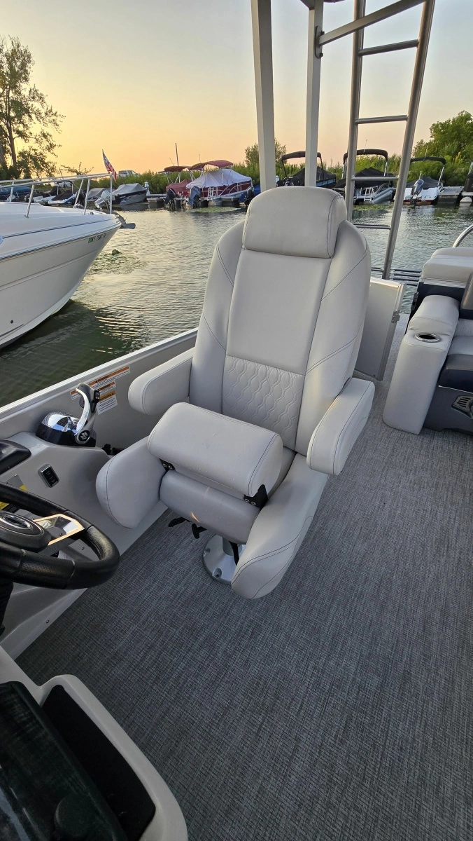 2023 Avalon Catalina 2585 CRFS Funship 25
