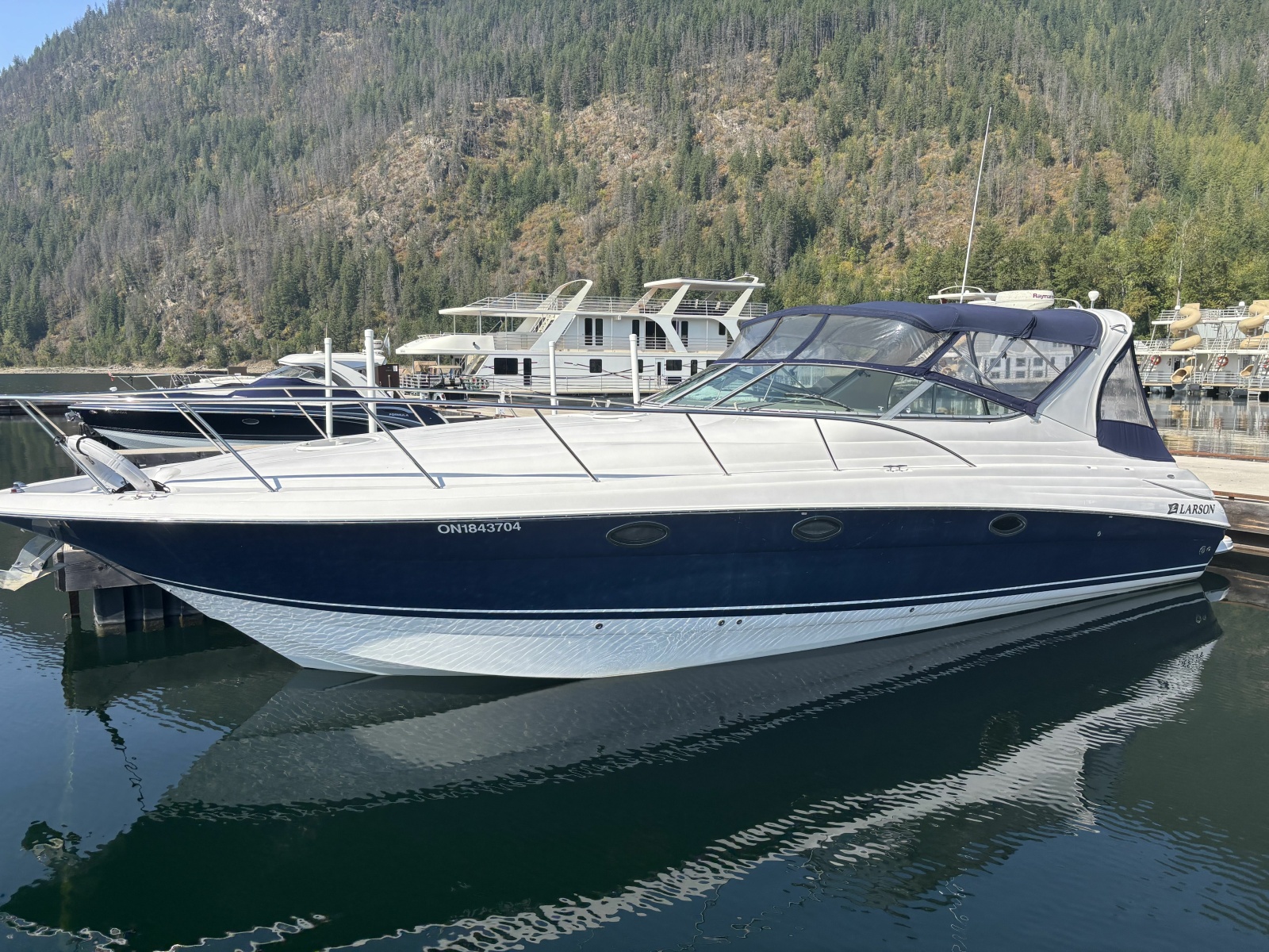 2006 Larson Cabrio 370 37
