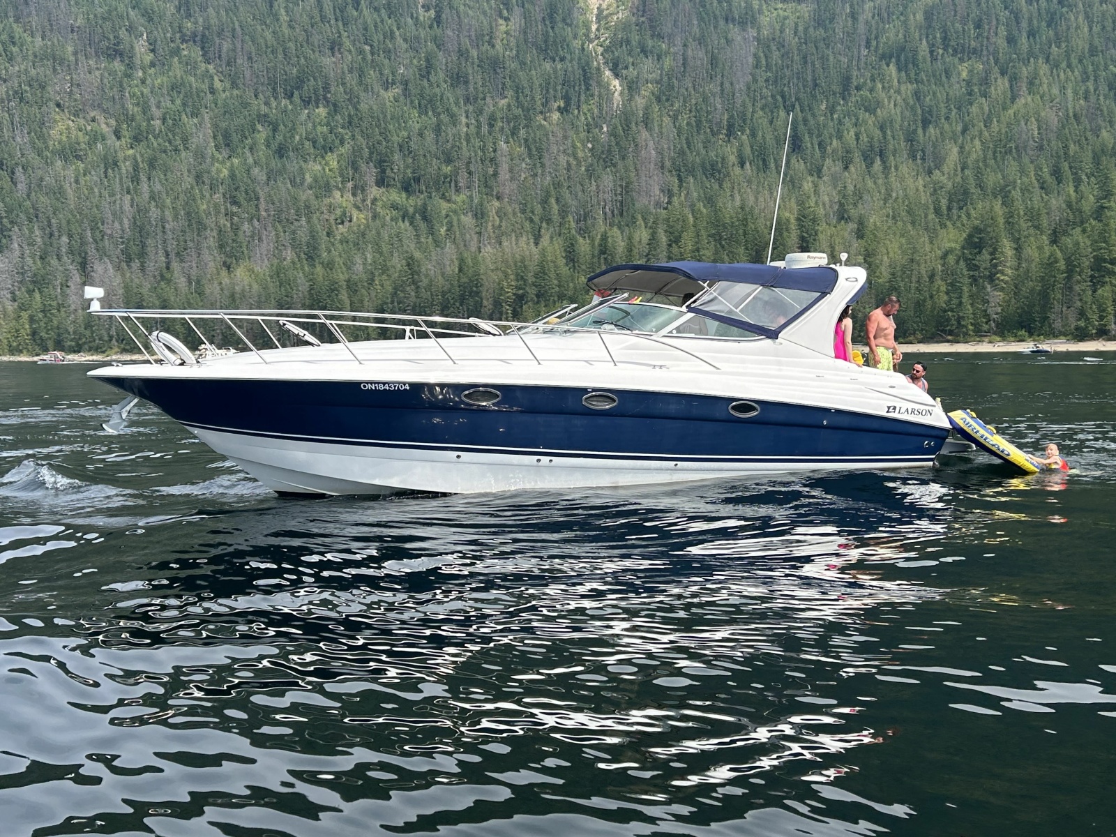 2006 Larson Cabrio 370 37