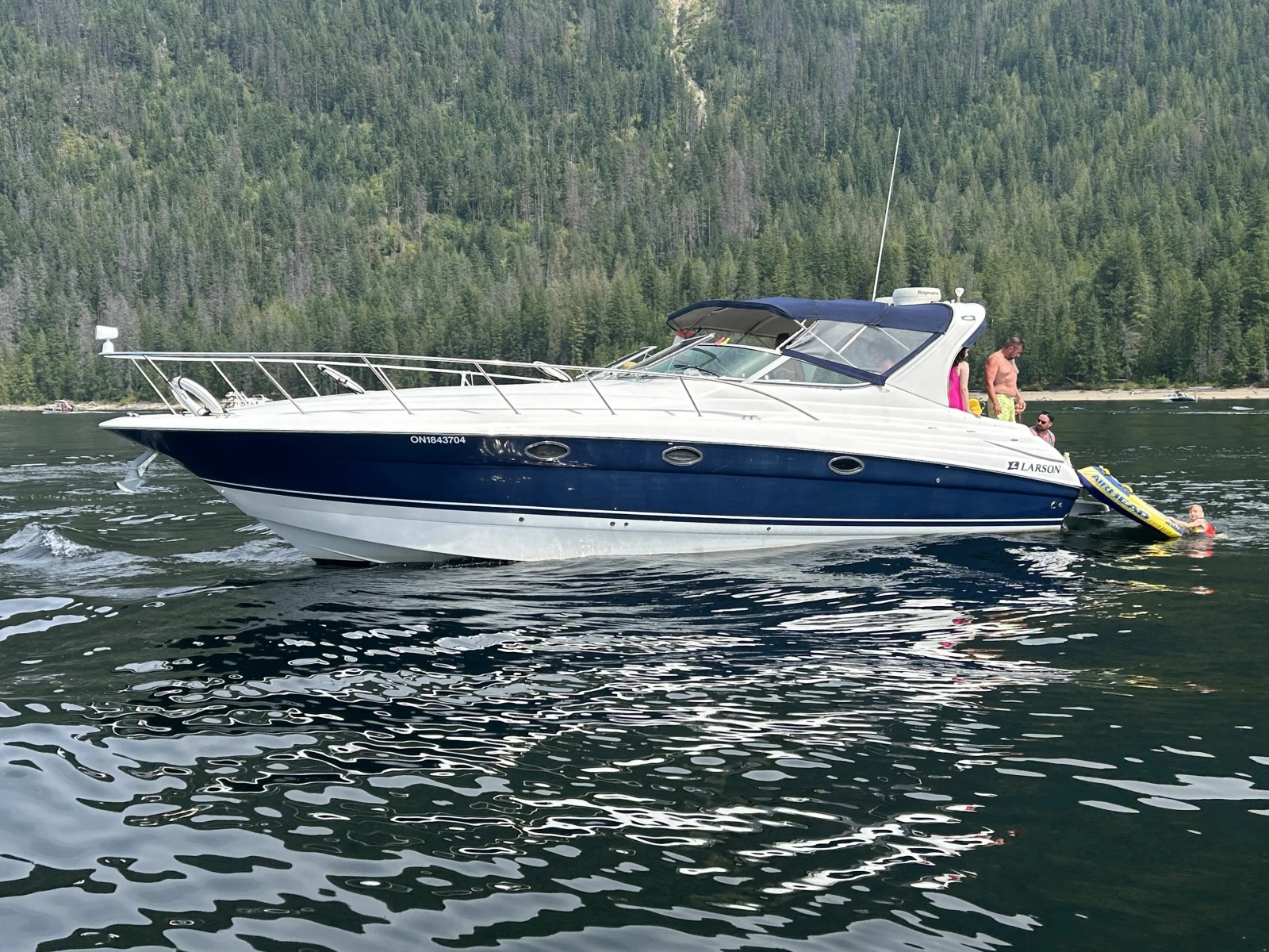2006 Larson Cabrio 370 37